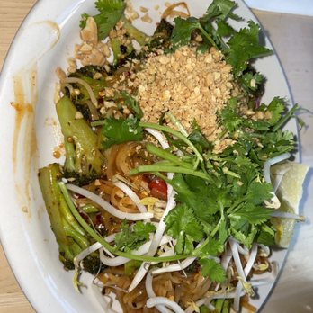 Fire Street Food - Vegetable Pad Thai with only broccoli and bean sprouts extra spicy and extra cilantro - Asian Fusion Near Me - Savannah, Georgia Fire Street Food - Vegetable Pad Thai with only broccoli and bean sprouts extra spicy and extra cilantro - Asian Fusion Near Me - Savannah, Georgia