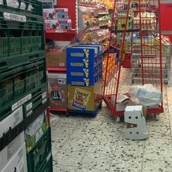 Netto Marken-Discount - Slalomlauf um Paletten und leeren Kartons