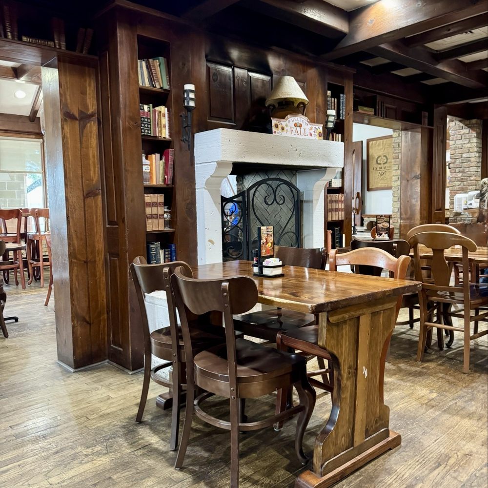 la Madeleine - Seating area - Bakeries Near Me - San Antonio, Texas