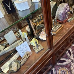 Utopian Stone - They sell and make custom jewelry.