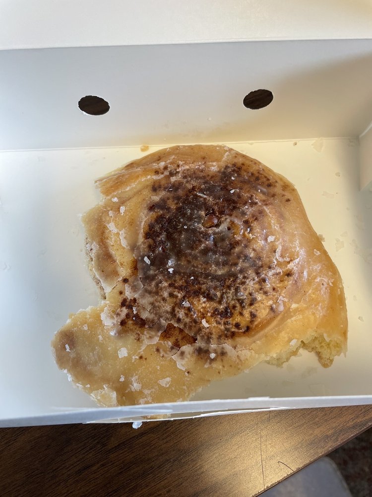 Sweetie's Donuts Logo