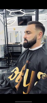 Beard trim deluxe - Today I transformed this beard with a clean, sharp, and perfectly detailed design. I shaped the lines with a razor for a crisp and polished finish, keeping the ideal volume to highlight his facial features. A well-groomed beard completely upgrades your look—and this result proves it.
If you want a beard this fresh, sharp, and professional… your seat is waiting.” Beard trim deluxe - Today I transformed this beard with a clean, sharp, and perfectly detailed design. I shaped the lines with a razor for a crisp and polished finish, keeping the ideal volume to highlight his facial features. A well-groomed beard completely upgrades your look—and this result proves it.
If you want a beard this fresh, sharp, and professional… your seat is waiting.”