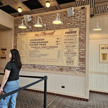 Small Cheval- Rosemont - Burgers Near Me - Rosemont, Illinois