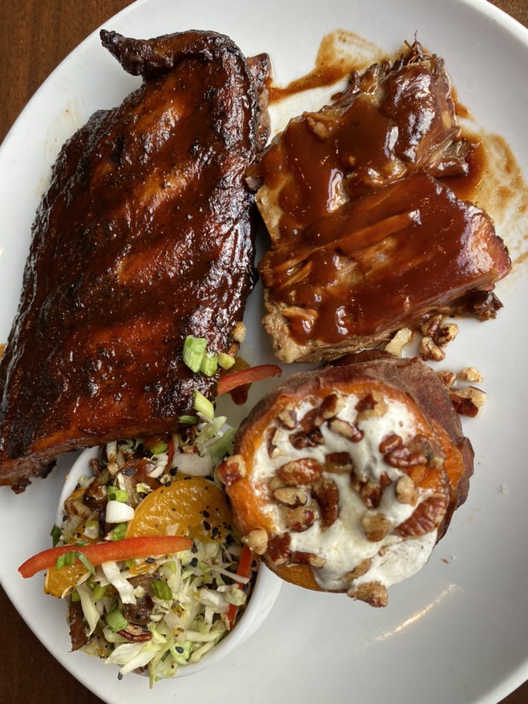 Babe's Bar-B-Que & Brewhouse