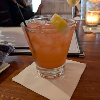 Parrott's on 11th - Fresh lemonade cocktail - Seafood Near Me - Morehead City, North Carolina Parrott's on 11th - Fresh lemonade cocktail - Seafood Near Me - Morehead City, North Carolina