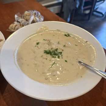 The Warren Tavern - New England Clam Chowder - Bars Near Me - Charlestown, Massachusetts The Warren Tavern - New England Clam Chowder - Bars Near Me - Charlestown, Massachusetts