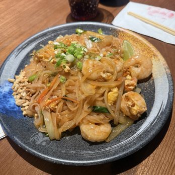 Naruto 88 Bistro - Shrimp Pad Thai - Sushi Bars Near Me - Hialeah, Florida
