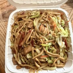 Hoang Chinese Restaurant - House chow mien