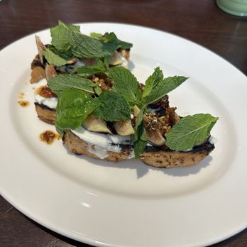 Sorelle - burrata appetizer - Italian Near Me - Charleston, South Carolina Sorelle - burrata appetizer - Italian Near Me - Charleston, South Carolina