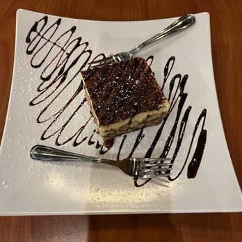 Pizza Lounge - tiramisu - Pizza Near Me - Pasadena, Texas