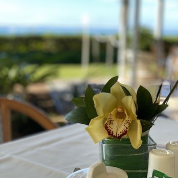 Orchids - Table dressing - Breakfast & Brunch Near Me - Honolulu, Hawaii