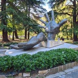 Stazione Como San Giovanni - Another picture of those infamous hands. They still here