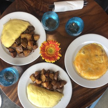 Bogart's Cafe - Chicken apple omelette, vegetarian omelette and local eggs with spam, port sausage - Breakfast & Brunch Near Me - Honolulu, Hawaii