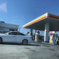 Shell Gas Station - Not to busy how I like it