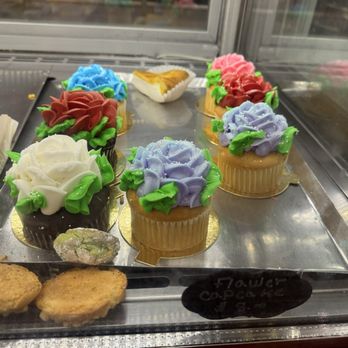 Modern Pastry Shop - Bakeries Near Me - Boston, Massachusetts