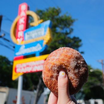 Leonard's Bakery - malasada - Bakeries Near Me - Honolulu, Hawaii Leonard's Bakery - malasada - Bakeries Near Me - Honolulu, Hawaii