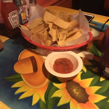 El Rio - Good flavor salsa with fresh chips - Mexican Near Me - Creedmoor, North Carolina
