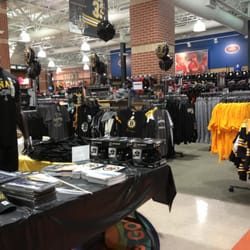 DICK'S Sporting Goods - Bruins merchandise