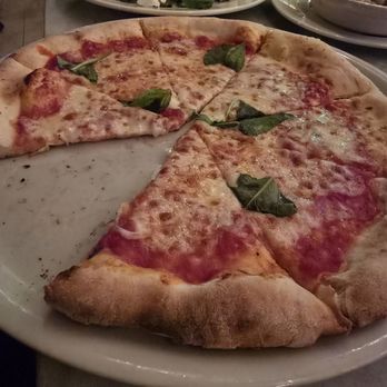 Il Fornaio - Margherita pizza - Italian Near Me - Del Mar, California