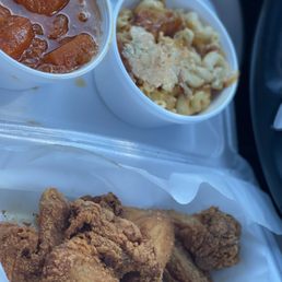 Chicken wings Mac and Cheese and sweet potato's Chicken wings Mac and Cheese and sweet potato's