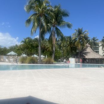 Amara Cay Resort - Pool and full service bar with food - Resorts Near Me - Islamorada, Florida Amara Cay Resort - Pool and full service bar with food - Resorts Near Me - Islamorada, Florida