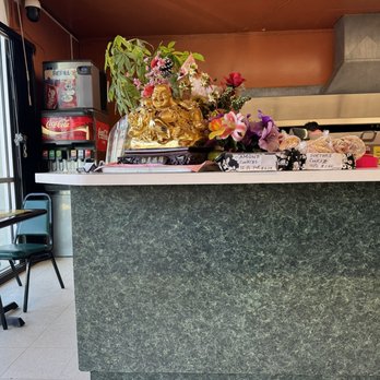 Wah's Kitchen - Festive cash register area. Tight squeeze to get to soda fountain. - Chinese Near Me - Fresno, California Wah's Kitchen - Festive cash register area. Tight squeeze to get to soda fountain. - Chinese Near Me - Fresno, California