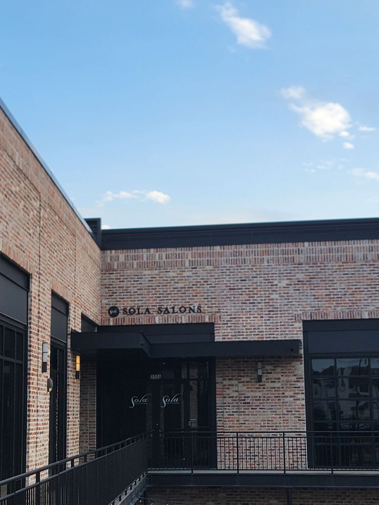 Sola Salons Logo