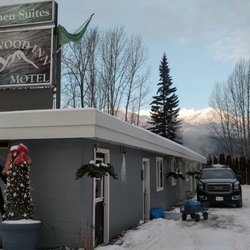 Pinewood Inn - Exterior view