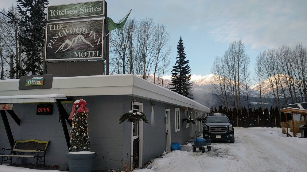 PINEWOOD INN - Updated June 2026 - 1405 11th Avenue N, Golden, British ...