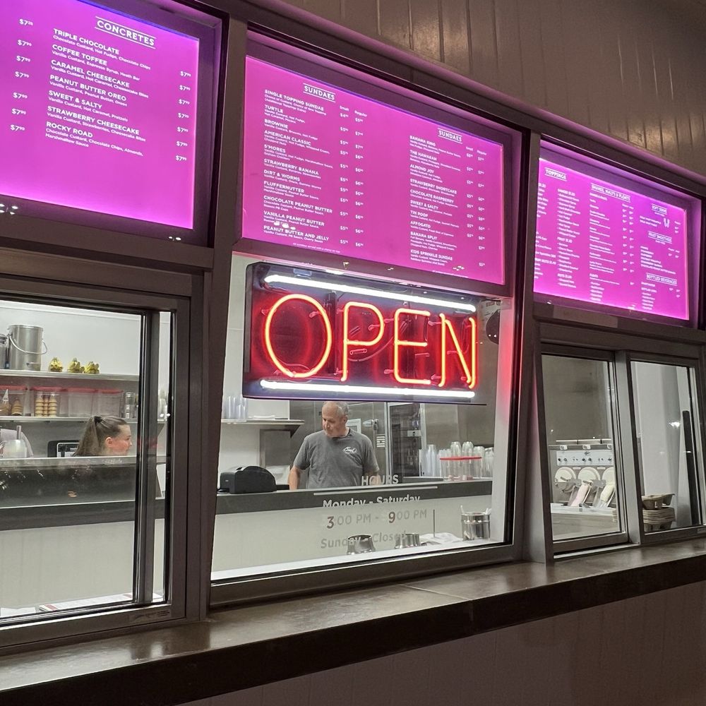 Comet Frozen Custard - Menu - Ice Cream & Frozen Yogurt Near Me - Rolling Meadows, Illinois Comet Frozen Custard - Menu - Ice Cream & Frozen Yogurt Near Me - Rolling Meadows, Illinois