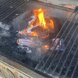 Los 3 Pollos - They started there BBQ with charcoal and burning rubber and plastic seen in photo. It's plastic trash!!!