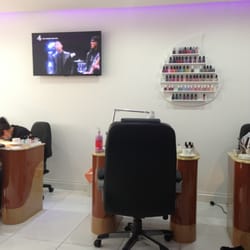 Deluxe Nails - Nail stations