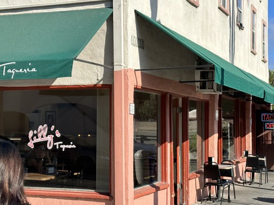 Lilly's Taqueria by null