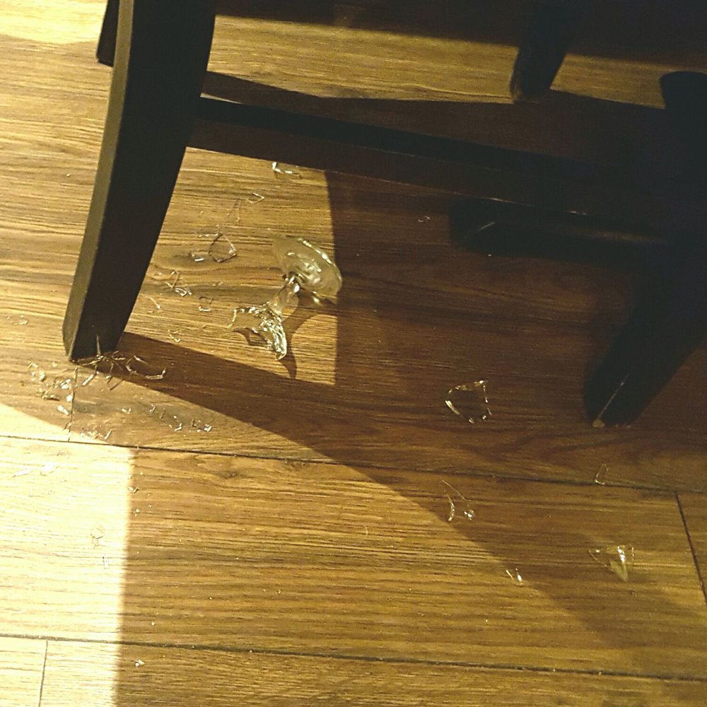 Casa Grecque - Casa Grecque on St-Jean blvd just don't care about quality. Broken glass on the floor is a nice touch! - Greek Near Me - Dollard-des-Ormeaux, Quebec Casa Grecque - Casa Grecque on St-Jean blvd just don't care about quality. Broken glass on the floor is a nice touch! - Greek Near Me - Dollard-des-Ormeaux, Quebec
