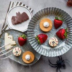 Edible Arrangements - Be Sweet Today
Pumpkin Cheesecakes, chocolate dipped strawberries and pineapple bats, ghosts and eye balls dipped in white chocolate