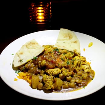 Bahama Breeze - West Indies Chicken Curry Rice Bowl (4/5) - Bars Near Me - Orlando, Florida