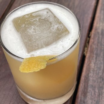 Faubourg Montclair - Seasonal cocktail with egg white - French Near Me - Montclair, New Jersey Faubourg Montclair - Seasonal cocktail with egg white - French Near Me - Montclair, New Jersey