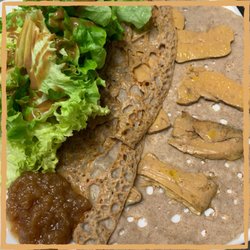 La Crêpe Rit - Galette foie gras, confit d'oignons au miel, salade.
