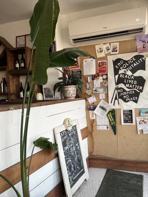 Tommy's Wine Bar by null