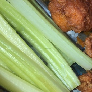 Old Chicago Pizza + Taproom - Hair in food and wings were dry - Pizza Near Me - Columbia, South Carolina