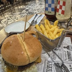 Holiday Inn Brussels Airport - The burgers here are super good.
