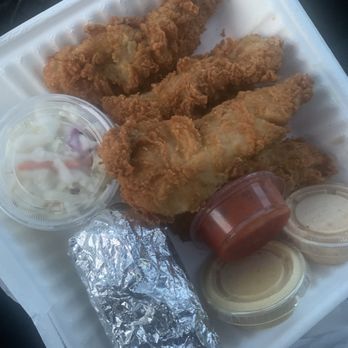 Farm Basket - 5 Strips w Sauce Corn and Slaw - Fast Food Near Me - Las Vegas, Nevada