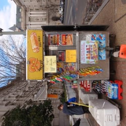 The American History Museum Hot Dog Stand - This place is great for vegan and vegetarian hot dogs!