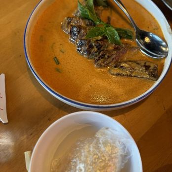 Kin Len Thai Night Bites - Uncle Oods Flank Red Curry w/ Wild Betel Leaves w/ Sticky Rice - Thai Near Me - Seattle, Washington Kin Len Thai Night Bites - Uncle Oods Flank Red Curry w/ Wild Betel Leaves w/ Sticky Rice - Thai Near Me - Seattle, Washington