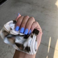 VI Nails