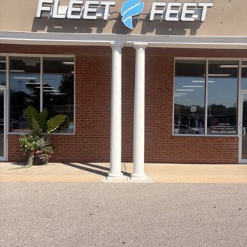 Fleet Feet - Entrance - Shoe Stores Near Me - Des Peres, Missouri Fleet Feet - Entrance - Shoe Stores Near Me - Des Peres, Missouri