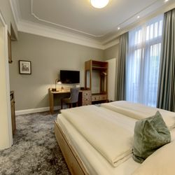 Hotel West