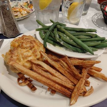 Edgewater Restaurant - Lump crabcake, fries and green beans..... the green beans are powerfully delish! - New American Near Me - Edgewater, Maryland Edgewater Restaurant - Lump crabcake, fries and green beans..... the green beans are powerfully delish! - New American Near Me - Edgewater, Maryland