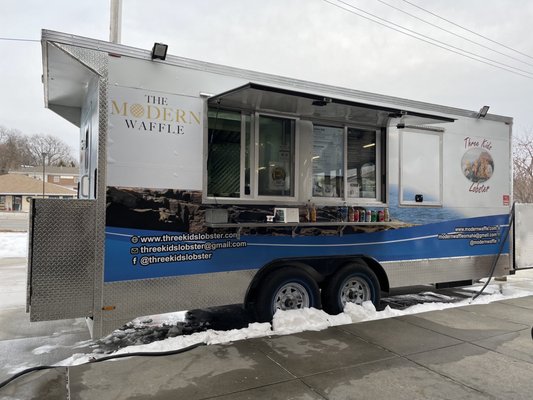 T&T: Trucks and Taps, Patio by null