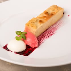 Chef & Somm - Www.LisFor.ca
Financier | Beet & white chocolate crémeux | Almond mousse